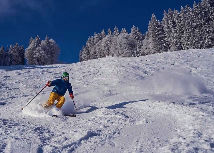 Kufri Skiing